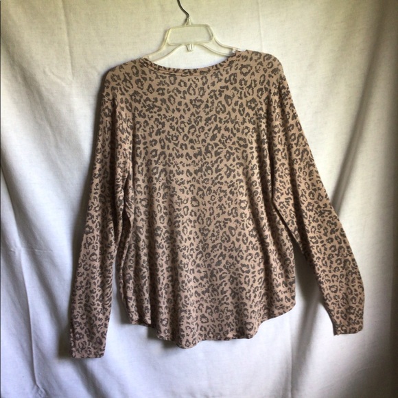 XXL Long Sleeve Pull Over Top - Picture 2 of 3